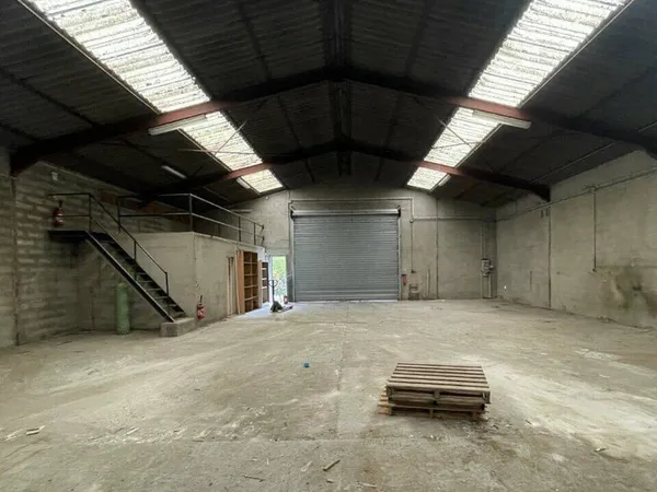 Local d'activité 570 m²