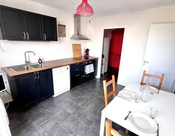 Colocation dans grand duplex de 110 métre carré