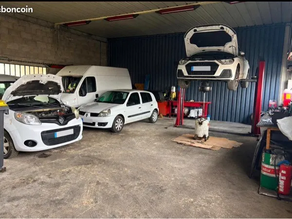 Garage automobile équipé