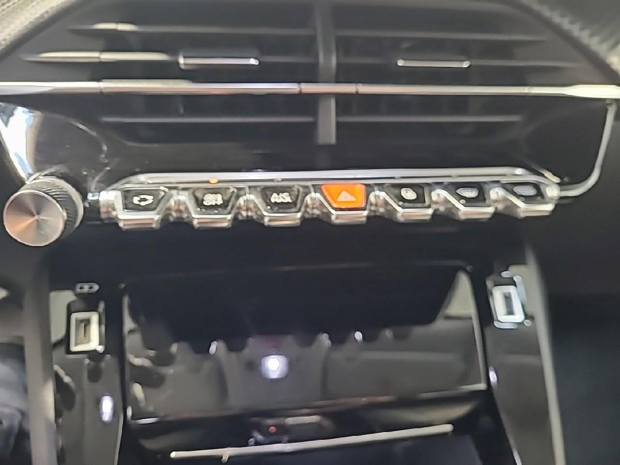 Peugeot 2008 puretech 130 s&s eat8 allure — photo 17
