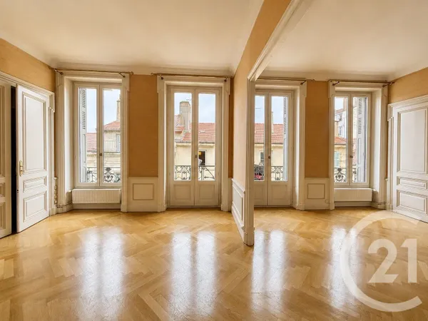 Appartement 3 pièces 111 m²