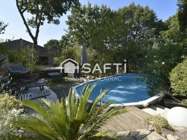 Maison de 129 m² avec piscine, garage, terrain clos...