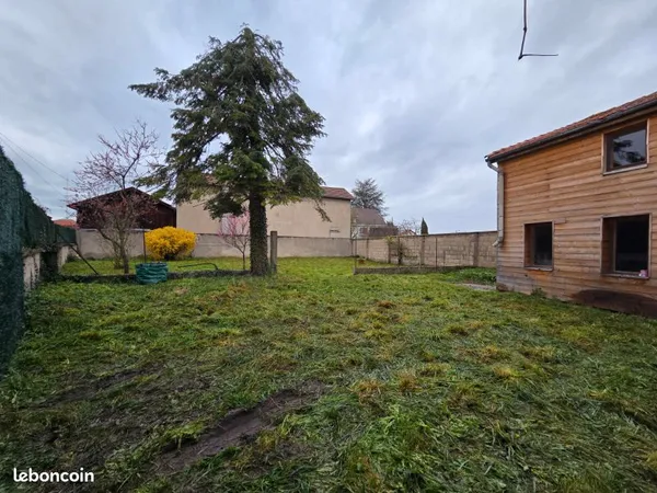 Terrain viabilisé constructible 418 m2 Maringues