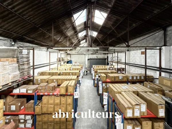 Vends local industriel/entrepôt - 695 m² - Le Muy 83490