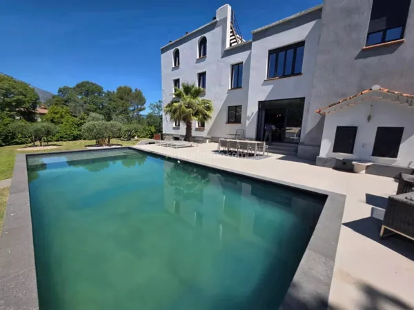 DRAGUIGNAN - MAISON 8 PIÈCES - 5 CH - 260 M2 (330 M2 AVEC ANNEXE