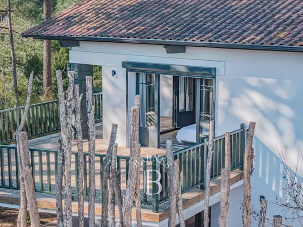 VILLA FAMILIALE AVEC 5 CHAMBRES, DANS LE CENTRE DU CAP FERRET -