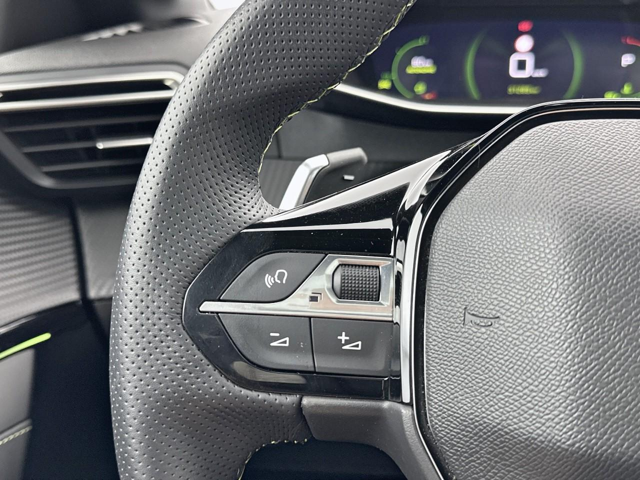 Peugeot 208 puretech 100 s&s eat8 gt — photo 20