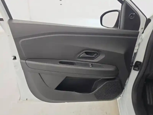 Dacia Sandero sce 65 — photo 387