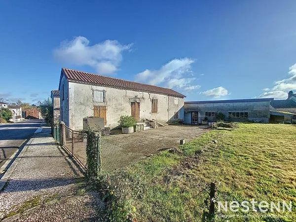A Vendre Maison à rénover de 106 m² au sol avec dépendance et jardin située entre Agen et Condom