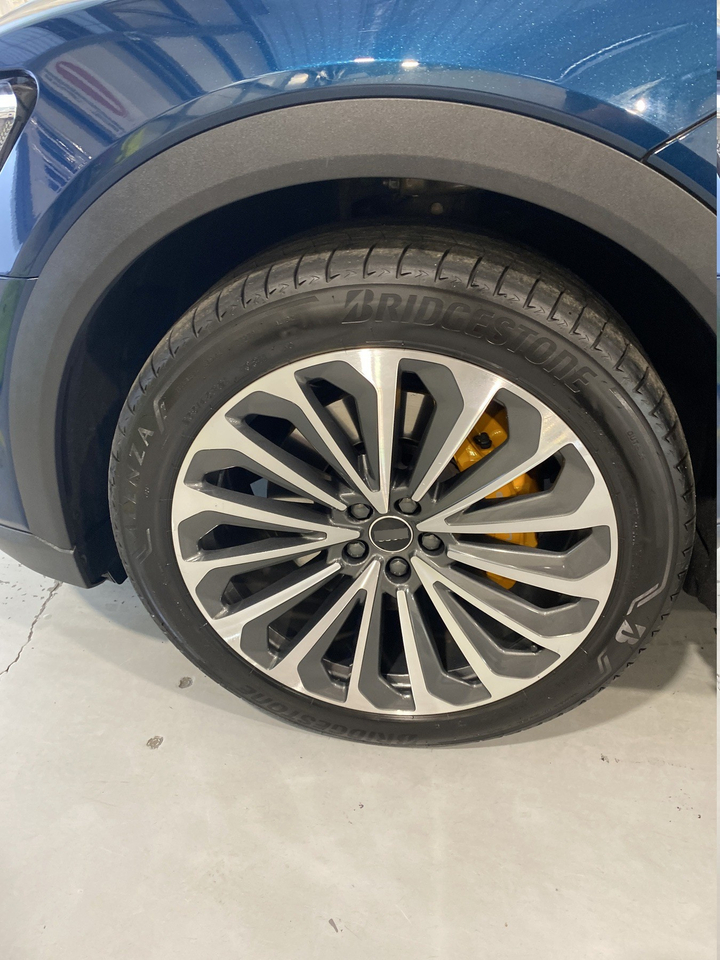 Audi e-tron — photo 40