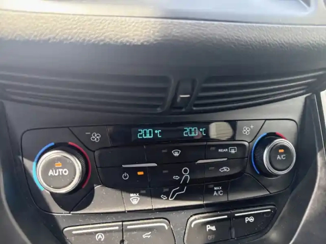 Ford Kuga 2.0 tdci 150ch stop&amp;start st-line 4x2 — photo 5