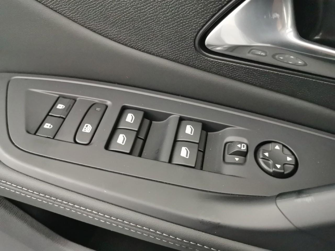 Peugeot 308 hybrid 145 e-dcs6 allure — photo 17