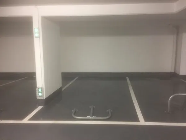 Particulier parking couvert NOISY LE GRAND