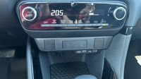 Toyota Yaris 116h Design 5p — photo 16