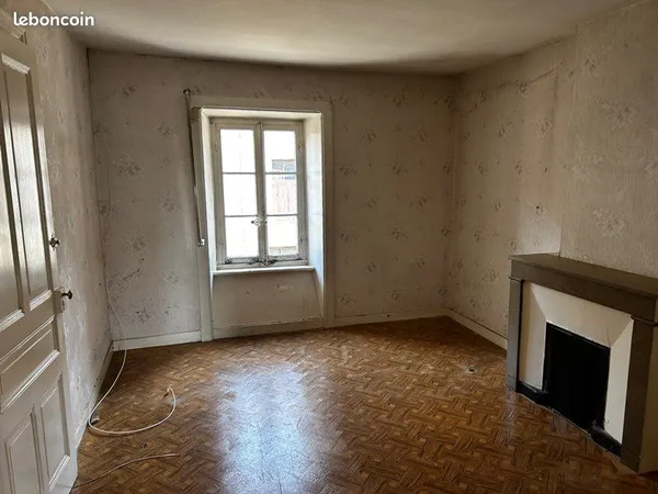 Maison de ville à fort potentiel - Montfaucon - 19 990