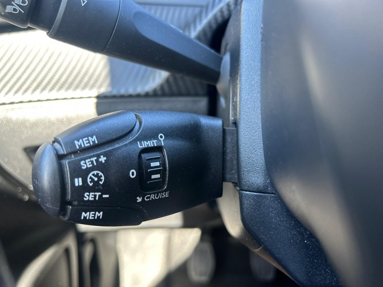 Peugeot 208 1.2 puretech 75ch s&s style — photo 15