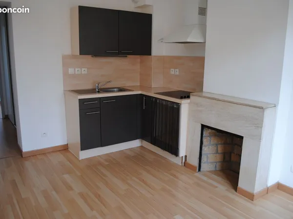 Appartement centre ville avec balcon 2e étage