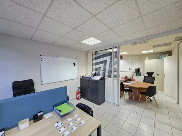 Local commercial - Idéal bureau ou profession libérale
