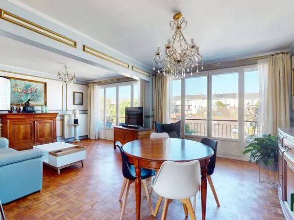 Appartement de charme - 5 pièces / 3 chambres avec balcons, gar