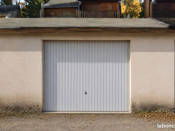 Box / Garage 18 m² - Eyne Station - 19 500