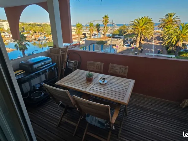 Vue mer 1 ere ligne très bel appartement à louer avec parking