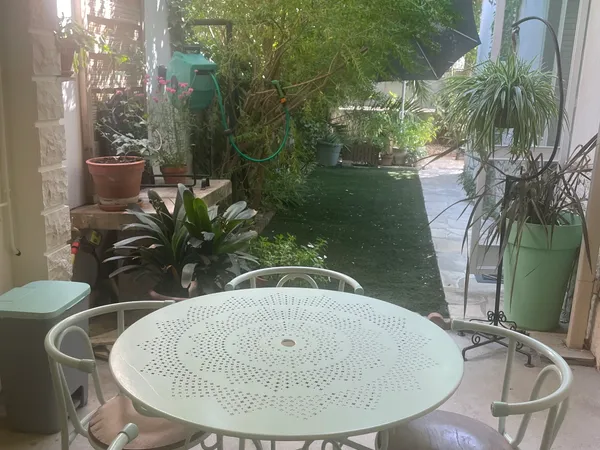 Propose colocation pour deux étudiants sur Avignon France. Logement de 45 m2 entièrement meublé