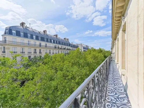 Appartement 8 pièces 258 m²