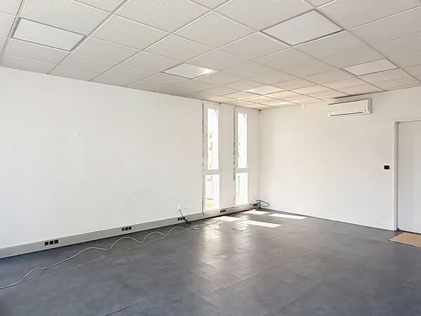 Local d'activité 280 m²