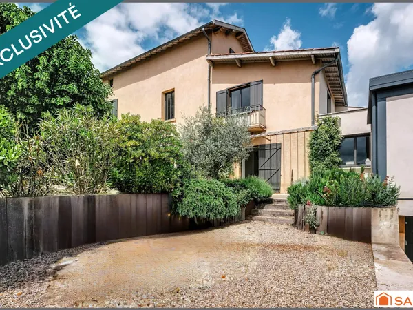 Certaines maisons valent surtout pour ce qu'elles dégagent, Celle-ci commence par la vue.