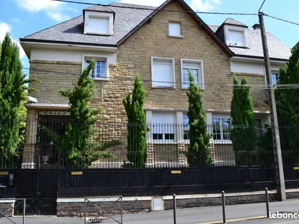 Maison 11 pièces 305 m²