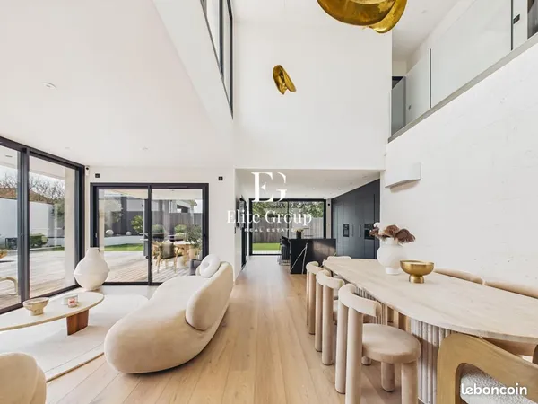 Maison 11 pièces 300 m²