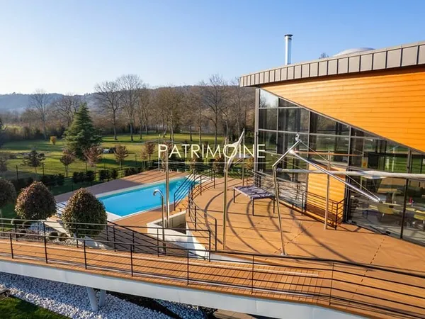 Proche PARIS ,Maison 'Bateau' 263 m² habitables, terrain 7772 m²