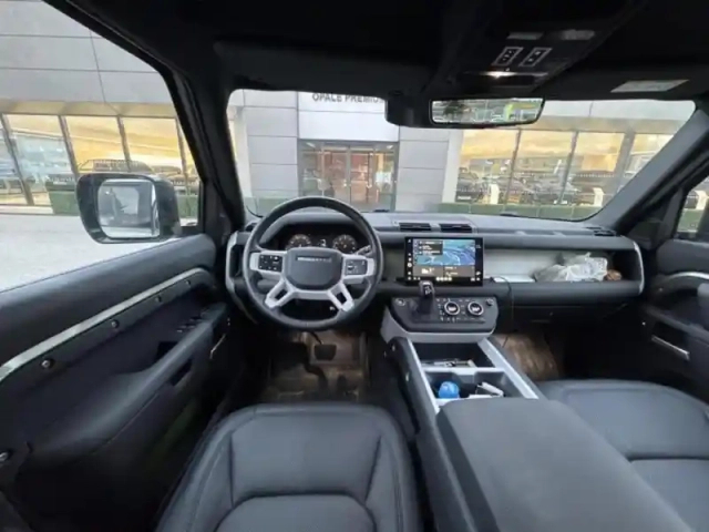 Land Rover Defender 110 2.0 p300e phev x-dynamic se — photo 3