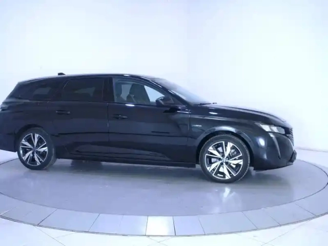 Peugeot 308 sw phev 180 e-eat8 — photo 4
