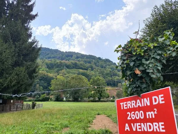 Terrain constructible 2 600 m² - Vue montagnes