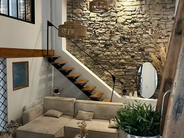 T3 81m2 (72+9) entièrement rénové Quartier Saint Esprit