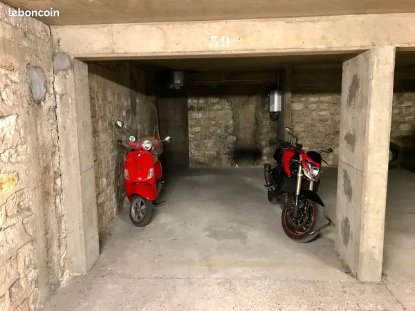 Parking 2-roues à louer - Rue Servan