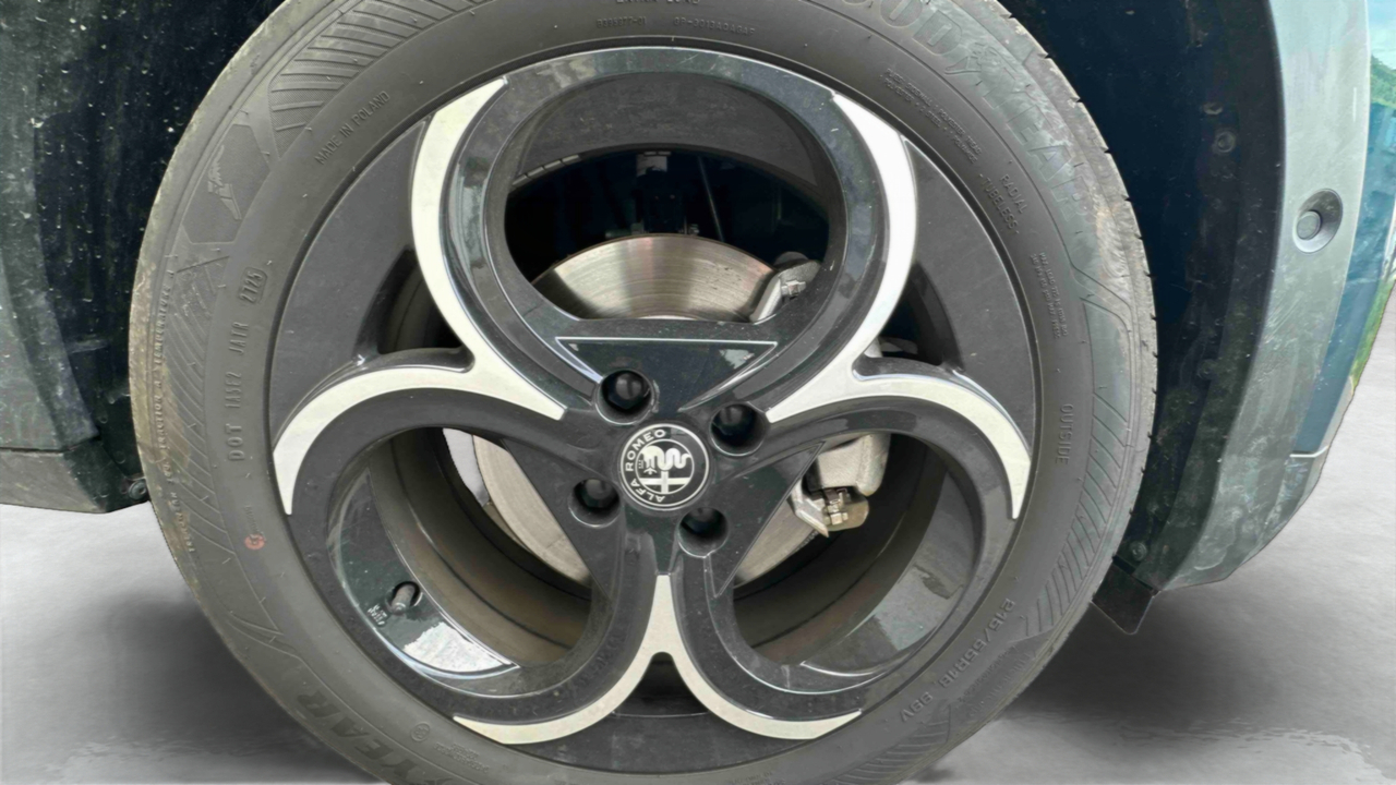 Alfa Romeo Junior 1.2 Ibrida 145 ch eDCT6 — photo 13