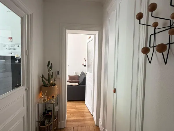 Loue appartement meublé 40m carrés Saint-Mandé - Métro lignes 1 et 8, bus 86,325,46; tramways Porte 