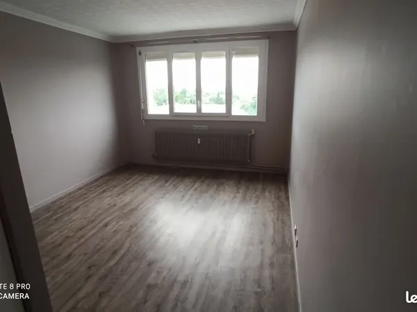 Studio 23,33 m² - Pessac Centre - Parking sécurisé - 110000