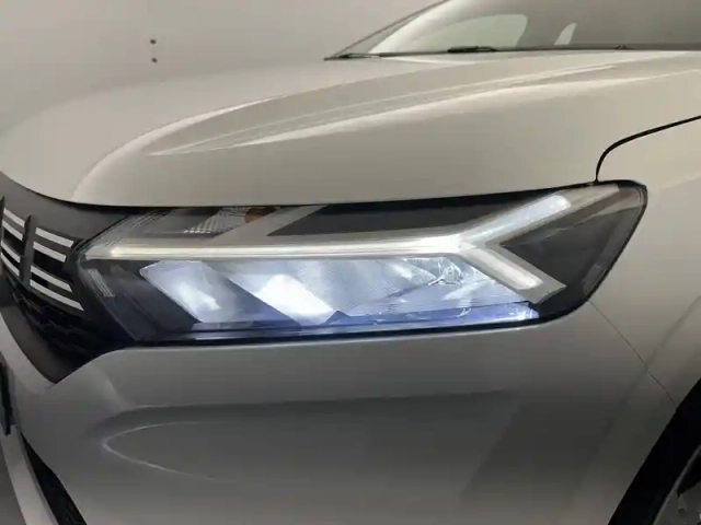 Dacia Sandero sce 65 — photo 32