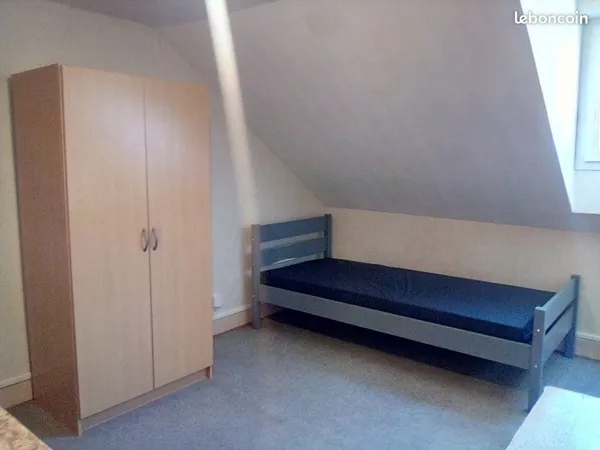 Chambre meublée