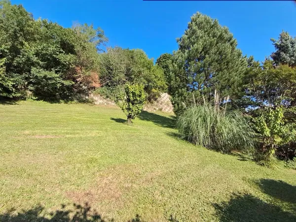 Terrain 810 m²