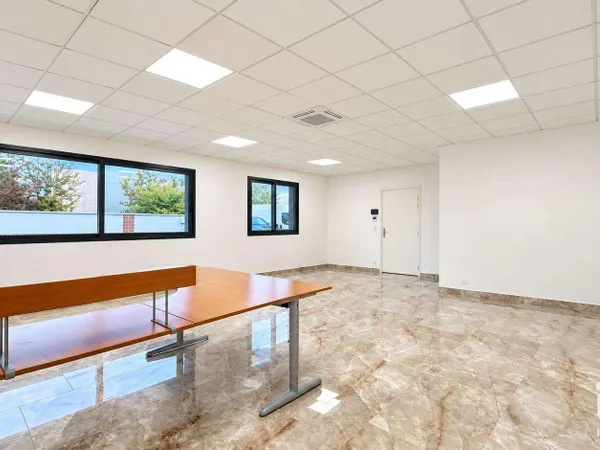 A louer bureau lumineux zone commerciale à Mennecy