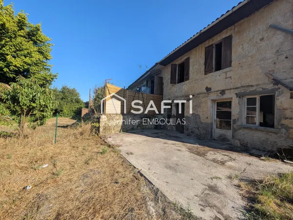 Maison en pierre à rénover intégralement 2 chambres avec jardin