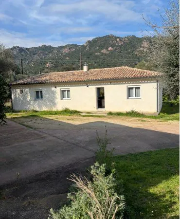 Loue maison meublée à l année à Ste Lucie de Porto Vecchio