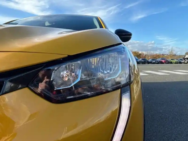 Peugeot 208 electrique 50 kwh 136ch — photo 16