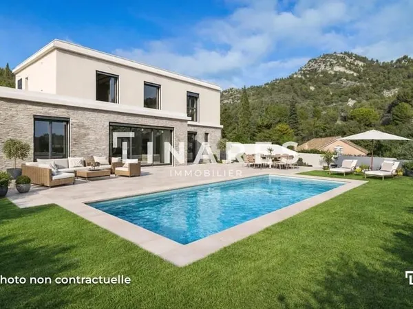 CARTE BLANCHE - Villa T5 de 170m² - Piscine - Parcelle 750m² - 13011 Eoures