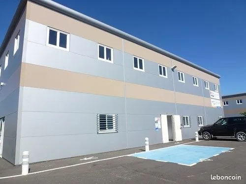 Dépôt + bureau 216 m2