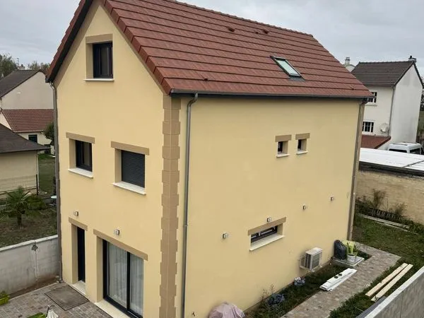 À LOUER - SUPERBE MAISON FAMILIALE NEUVE DE 130 m² AVEC JARDIN - EAUBONNE